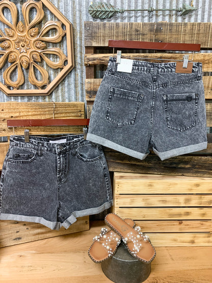 Piper Cuffed Short